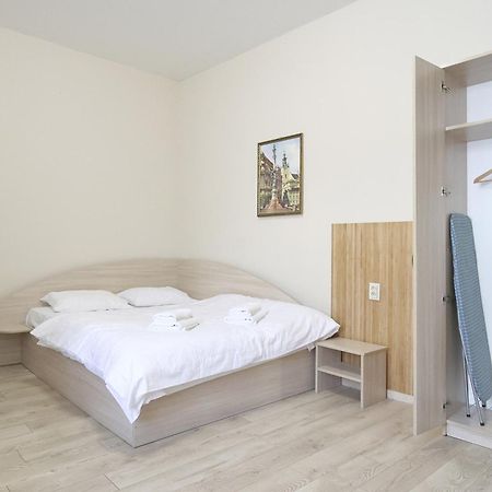 Buk Apartments On Doroshenka 25 Lviv Extérieur photo