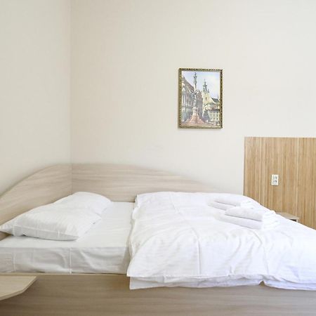 Buk Apartments On Doroshenka 25 Lviv Extérieur photo