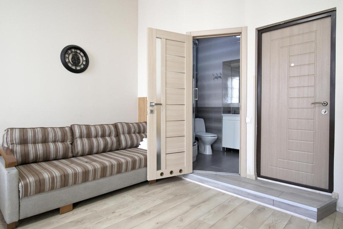 Buk Apartments On Doroshenka 25 Lviv Extérieur photo