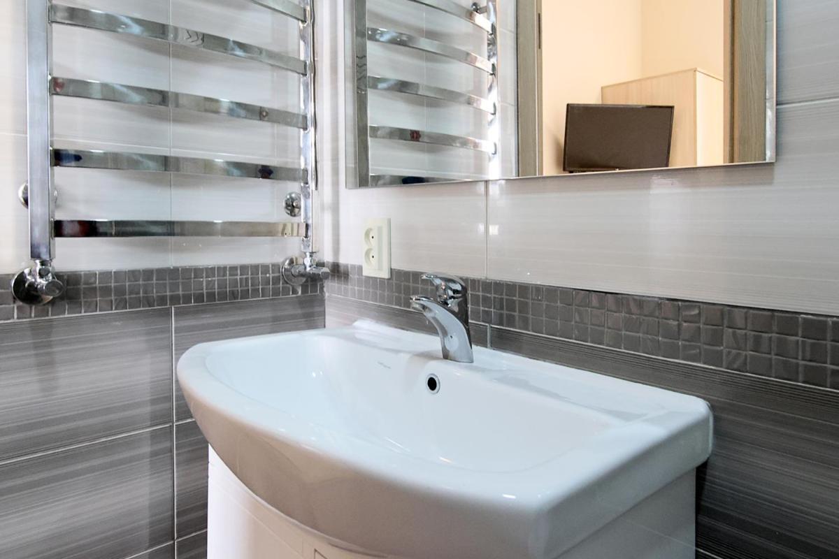 Buk Apartments On Doroshenka 25 Lviv Extérieur photo