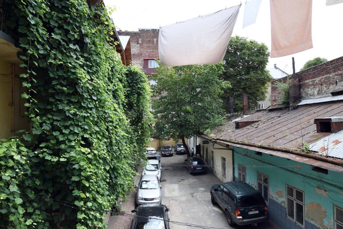 Buk Apartments On Doroshenka 25 Lviv Extérieur photo