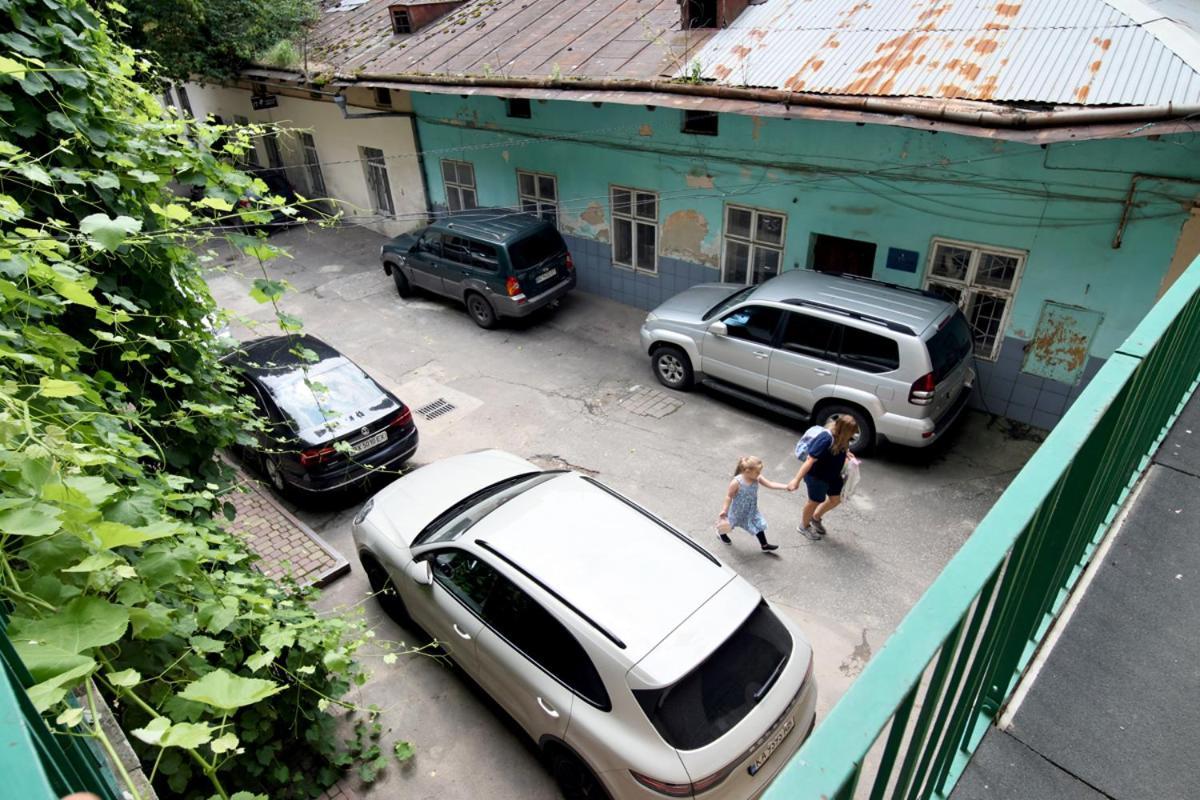 Buk Apartments On Doroshenka 25 Lviv Extérieur photo