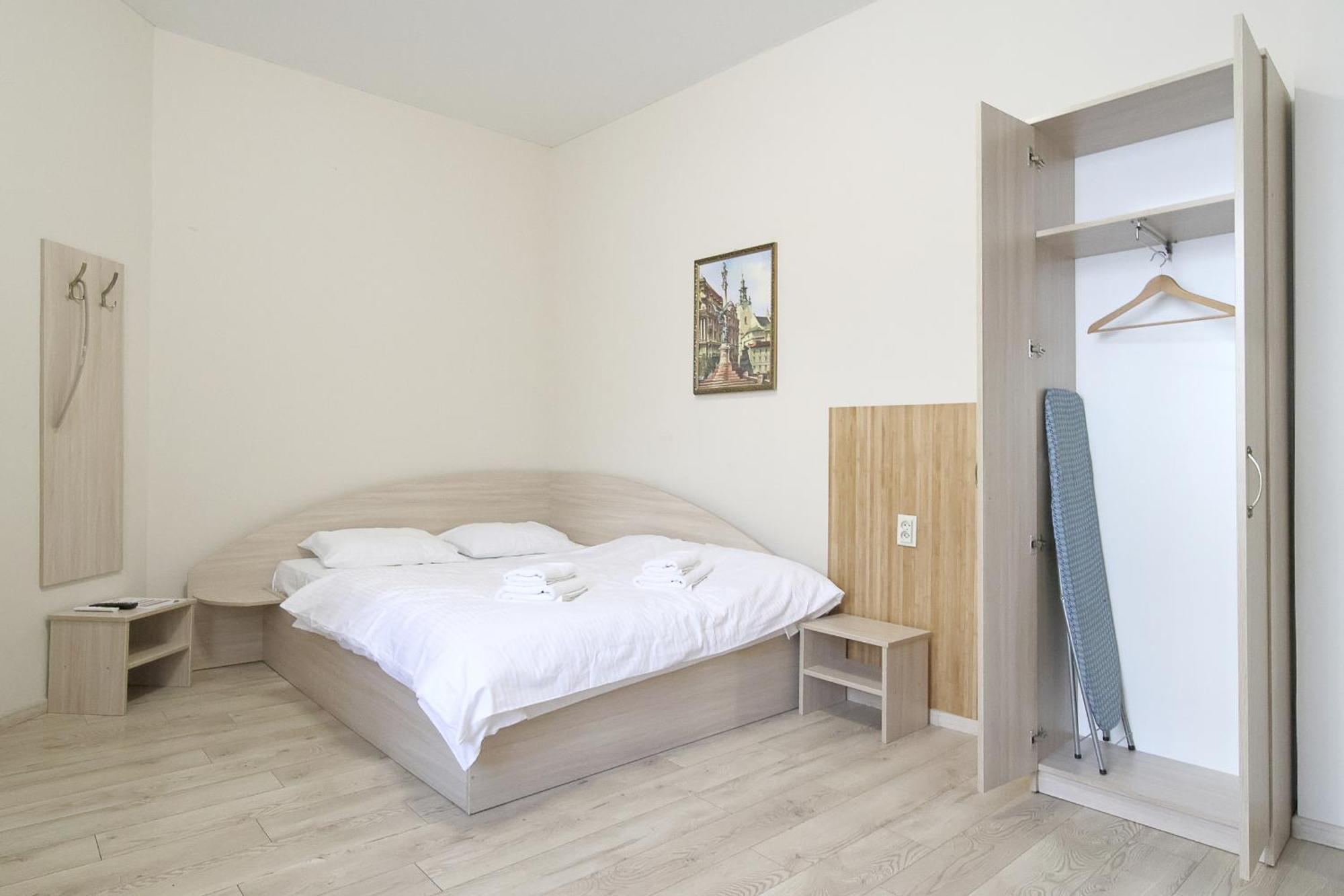 Buk Apartments On Doroshenka 25 Lviv Extérieur photo